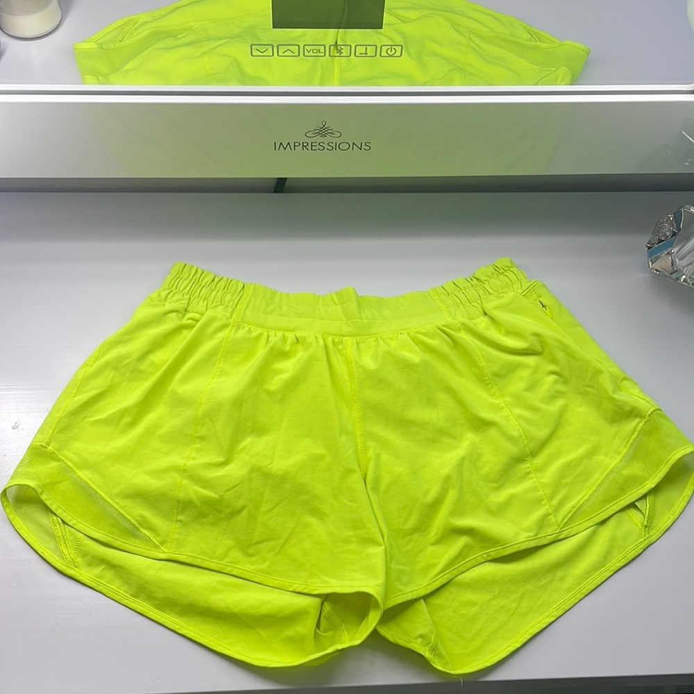 Lululemon hotty hot short low rise 4” size 10